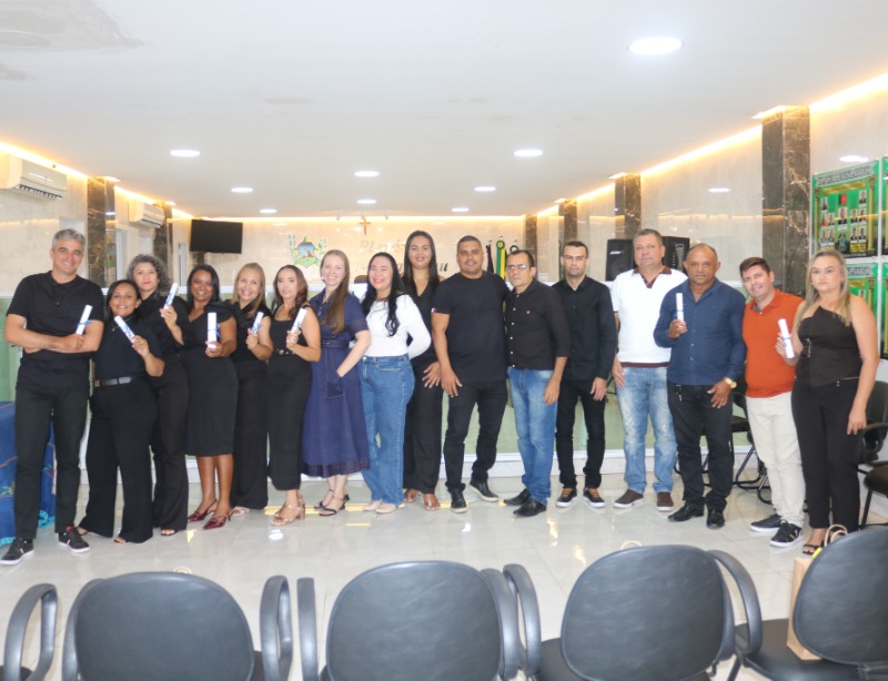 Prefeitura fortalece a sa�de e forma segunda turma do 